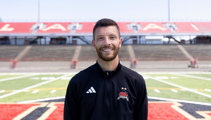 Yann Le Roy, nouvel entraîneur chef du club de soccer féminin Rouge et Or de l'Université Laval.