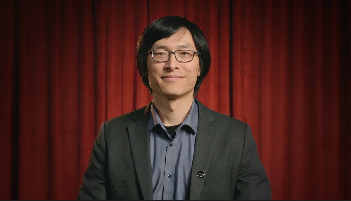 Le professeur Wei Shi de la Faculté des sciences et de génie
