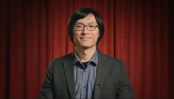 Le professeur Wei Shi de la Faculté des sciences et de génie