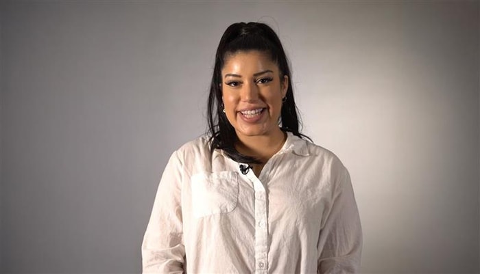 La doctorante en psychologie clinique Iman Sta-Ali s'est vu décerner un prix dans le cadre du concours ARISTA, organisé par la Jeune Chambre de commerce de Montréal, pour son leadership et sa capacité à innover en matière de santé mentale et de justice sociale.