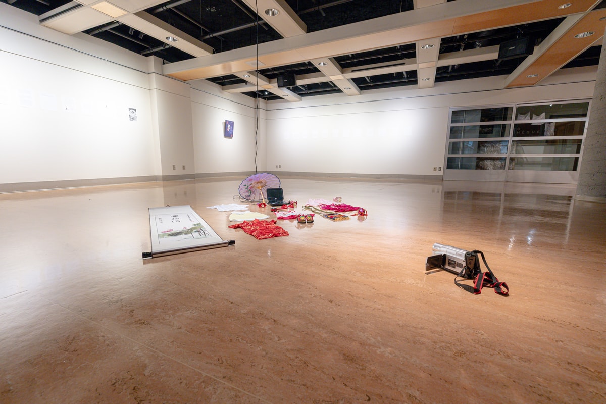 L'exposition Enracinée 1 est présentée du 2 septembre au 3 octobre à la salle d’exposition du pavillon Alphonse-Desjardins