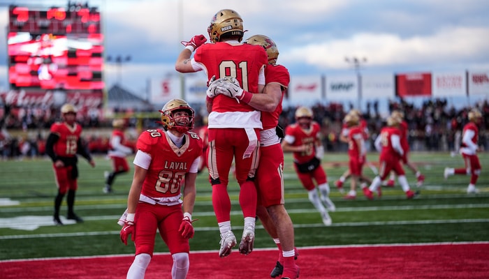 Photo prise au stade Telus-Université Laval, le 8 novembre 2025, lors du match pour la coupe Jacques-Dussault, contre les Carabins de l'Université de Montréal.