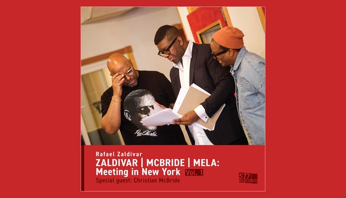 Sur la couverture de l'album, le professeur Zaldivar, au centre, est entouré, à sa droite, par le contrebassiste Christian McBride et, à sa gauche, par le percussionniste Francisco Mela.