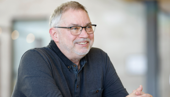 René Lacroix, vice-recteur aux infrastructures et à la transformation, chapeaute la transformation de l'écosystème alimentaire sur le campus.