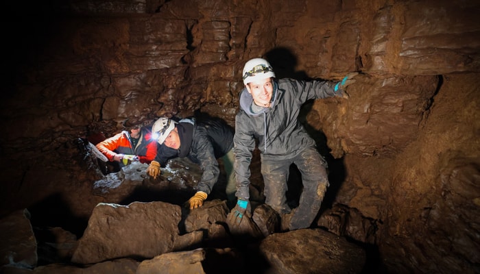 Avec des noms de galeries et de passages comme la «Passe des taupes disloquées» ou l'«Étroiture des lamentations», les grottes de Boischatel pourraient faire frissonner les claustrophobes… Mais l'aventure reste parfaitement sécuritaire, à condition d'être bien encadrée par un guide expérimenté.