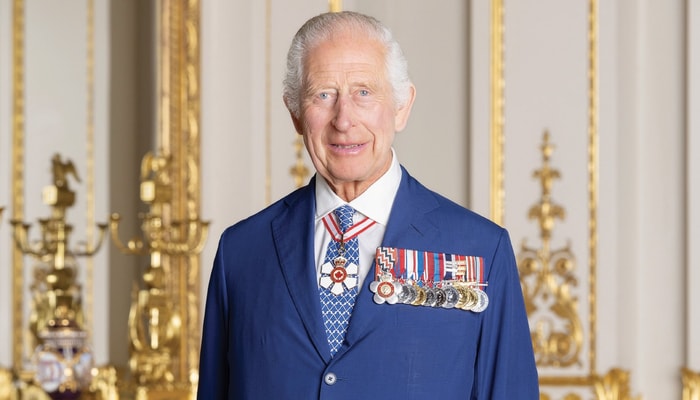 Charles III, roi de Grande-Bretagne et d'Irlande du Nord, est également roi de 14 États souverains, dont le Canada. Il a accédé au trône en 2023 à l'âge de 73 ans.