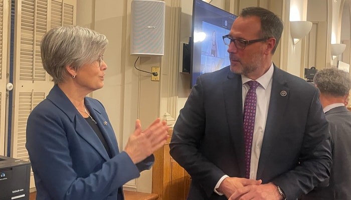 La rectrice Sophie D'Amours a poursuivi la discussion avec le ministre Jean-François Roberge au terme de la présentation.