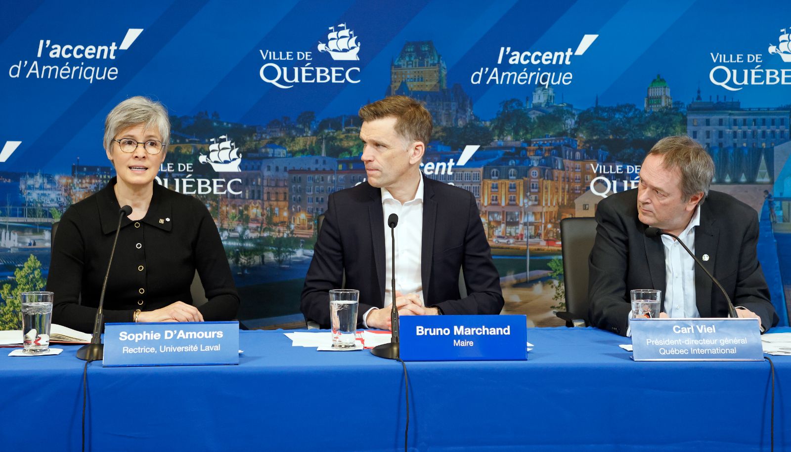 La rectrice Sophie D'Amours, le maire de Québec, Bruno Marchand, et le président-directeur général de Québec International, Carl Viel