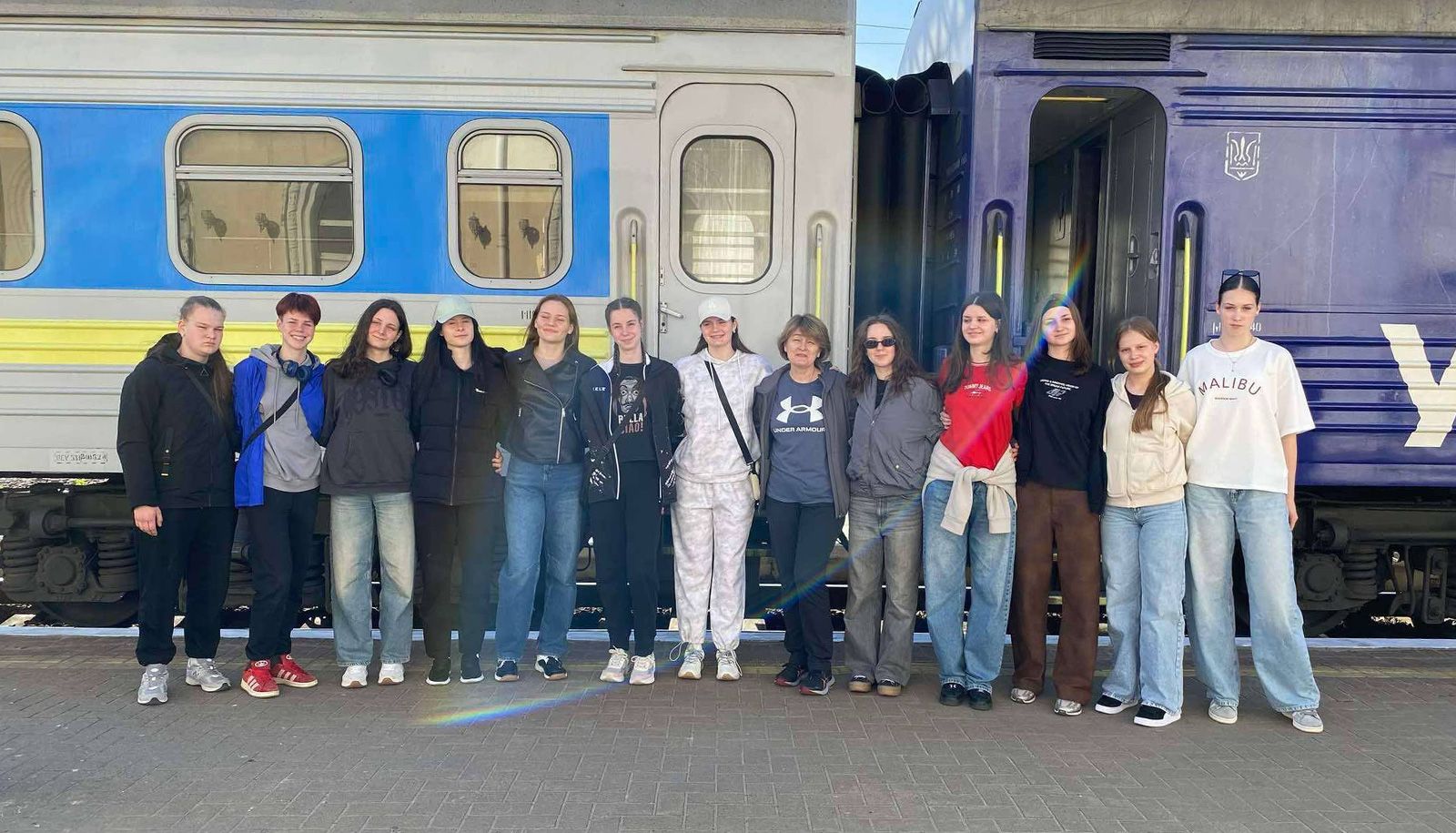 À la gare de Poltava, les volleyeuses s'apprêtent à monter à bord d'un train, première étape d'un long périple qui les conduira au Canada.