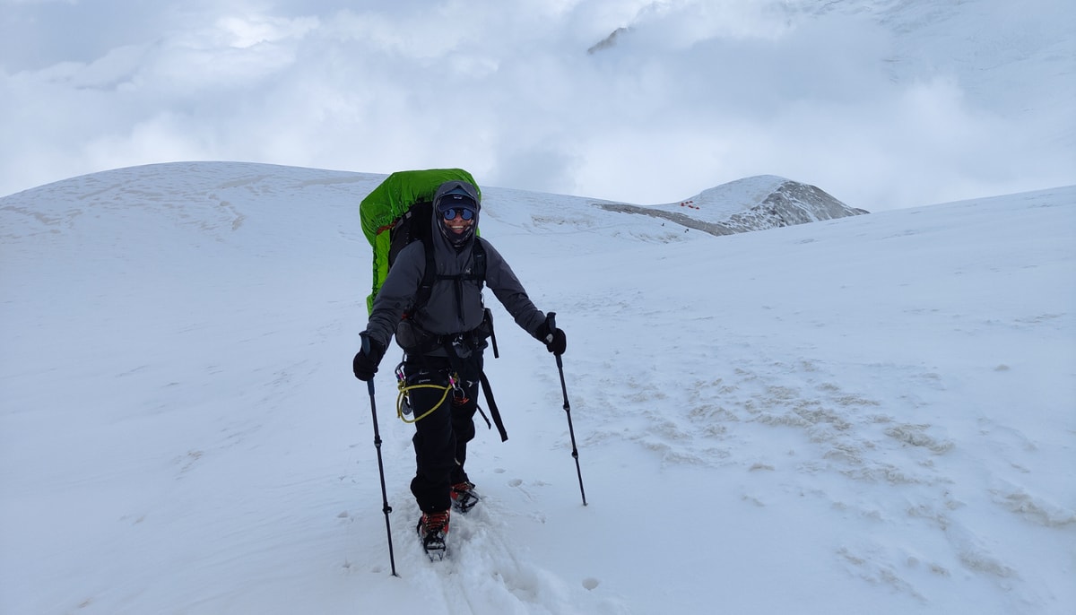 Laurent Berthod près de l'un des camps du pic Lénine, qui se trouve sur la frontière entre le Kirghizistan et le Tadjikistan.