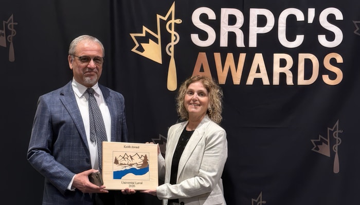 Soufiane Bensaidane, responsable des stages de médecine de famille en région et médecin de famille au GMF-U Laurier, et Sonia Sylvain, directrice du Département de médecine de famille et de médecine d'urgence de la Faculté de médecine de l'Université Laval