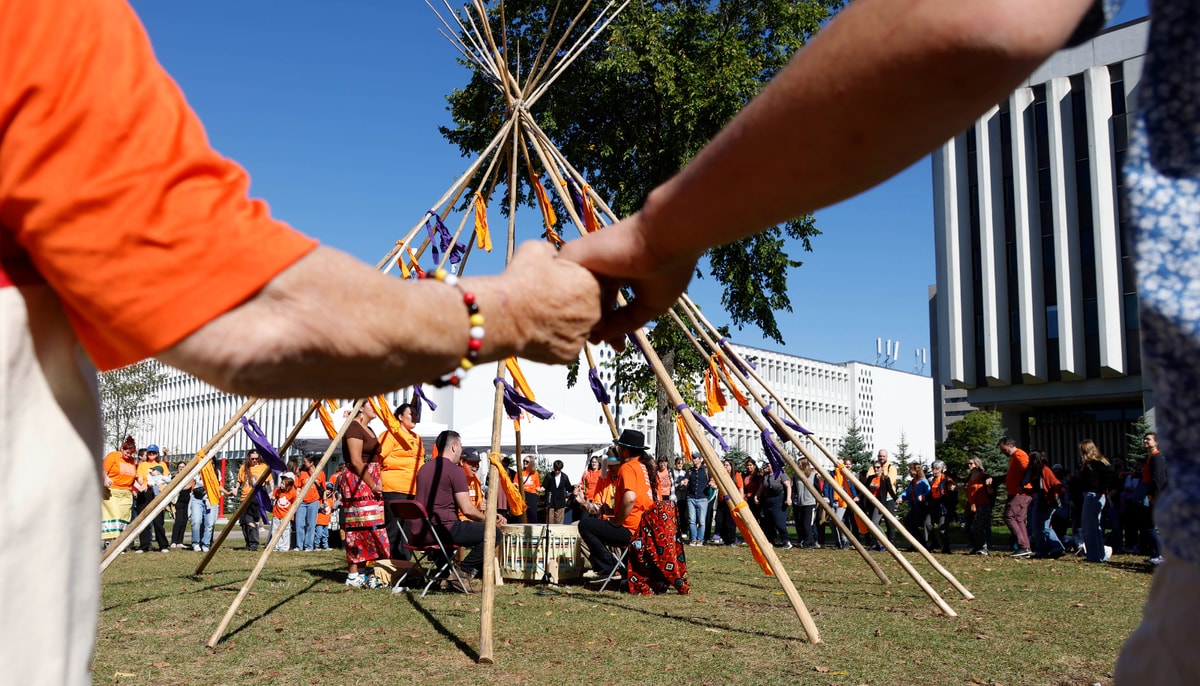 Journée des premiers peuples 2024 sur le campus universitaire.