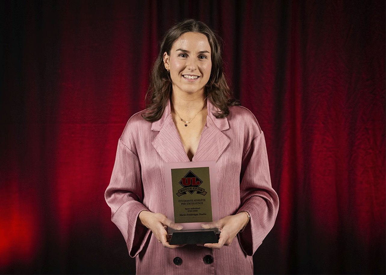 Marie-Frédérique Poulin a elle aussi connu une saison exceptionnelle sur la piste. Étudiante-athlète de l’année en sport individuel, elle a complété son doublé en recevant le prix ultime de la soirée.