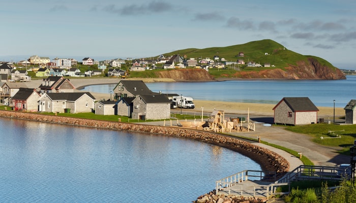 La localité de Havre-Aubert aux îles de la Madeleine a inspiré le chanteur Émile Bilodeau, qui a composé Havre-Aubert, une pièce instrumentale où l’harmonica rappelle la force des vents et des tempêtes qui balayent le golfe du Saint-Laurent. Cette pièce fait partie de la compilation Vie musicale au Québec – Gaspésie–îles de la Madeleine, copréparée par l'étudiant Jean-Hugues Robert et disponible sur la plateforme MUSIQC.