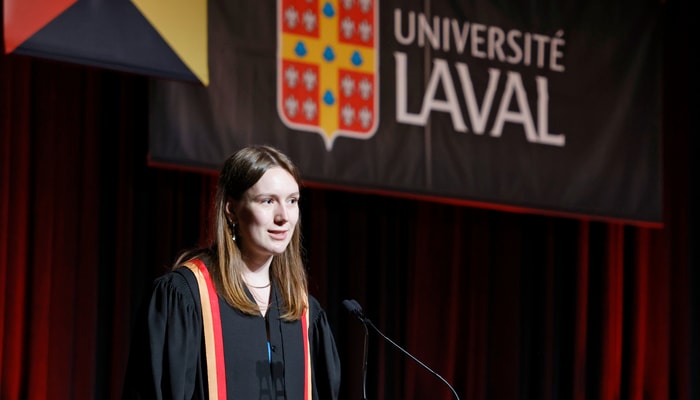 La diplômée durant son discours