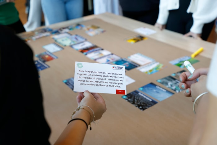 Les 42 cartes du jeu sont basées sur la science. Les données proviennent des rapports du Groupe d'experts intergouvernemental sur l'évolution du climat.