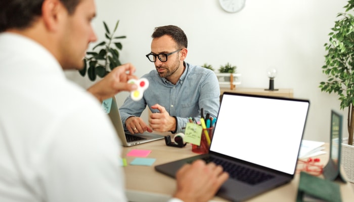 Selon une étude de la Banque de développement du Canada publiée le 10 novembre, la fréquence du TDAH serait un peu plus élevée chez les propriétaires d'entreprise que dans la population. Les résultats indiquent que 7% de ces propriétaires ont reçu un diagnostic professionnel de TDAH. Si on ajoute ceux qui présentent des symptômes associés au TDAH sans avoir reçu de diagnostic, la proportion passe à 24,8%.
