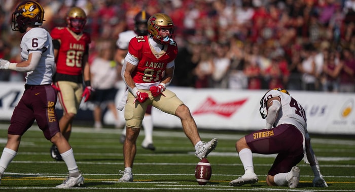 Olivier Cool, receveur du Rouge et Or de l'Université Laval, lors du match du 5 octobre contre les Stingers de Concordia.