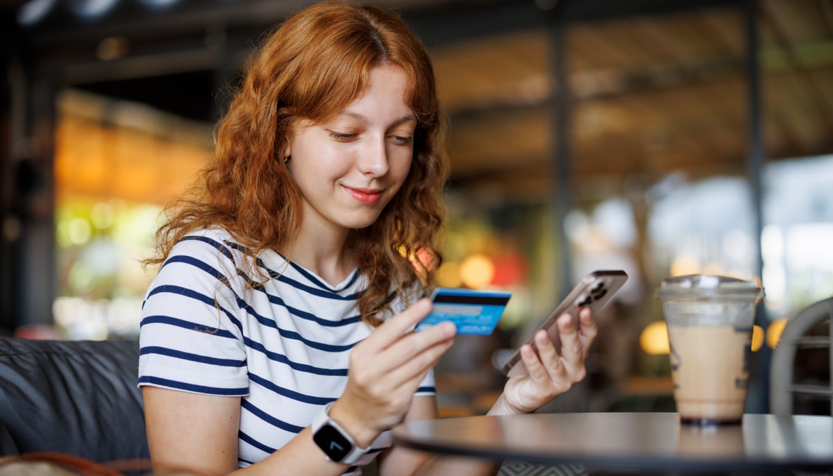 L'enquête révèle une progression du commerce mobile (m-commerce), ce qui confirme l'importance croissante du téléphone dans les parcours d'achat. 