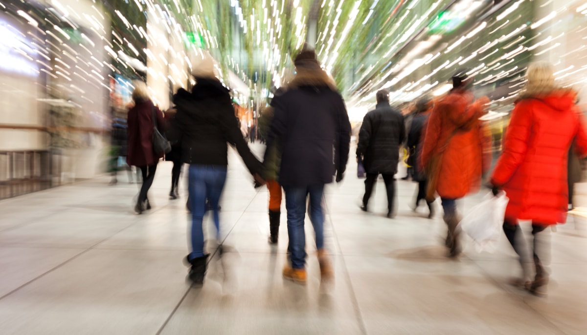 Marilyn Giroux recommande de préparer ses achats avec un budget réaliste, de consulter l’historique des prix et de comparer avec les détaillants concurrents.