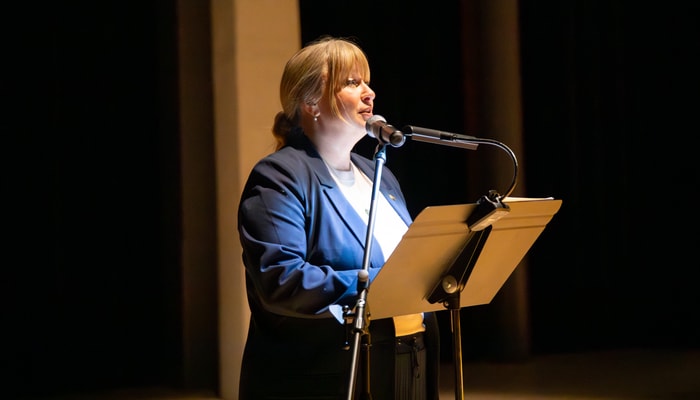 Geneviève Desbiens, cheffe adjointe en développement philanthropique et partenariats à la Direction de la philanthropie et des relations avec les diplômées et diplômés, lors de la soirée