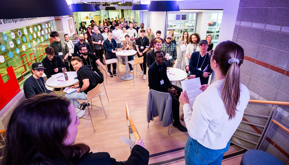 De jeunes entrepreneures et entrepreneurs lors d'un événement de maillage organisé par Entrepreneuriat ULaval