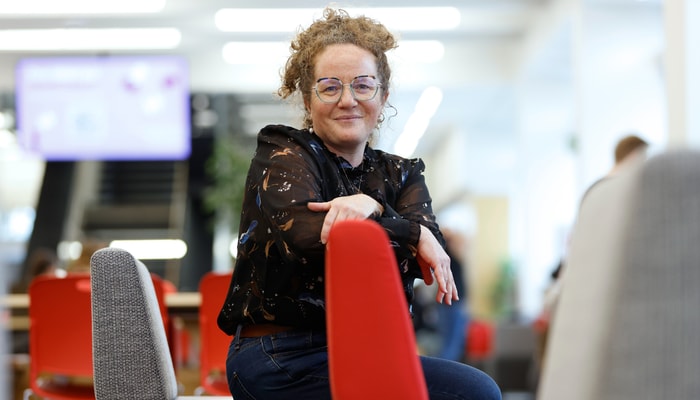 En plus d'être autrice, traductrice et maintenant illustratrice, Mélissa Verreault est chargée de cours au Département de littérature, théâtre et cinéma ainsi qu'au Département de langues, linguistique et traduction.