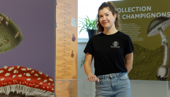 Lucile Berthelot, commissaire de l'exposition et étudiante au doctorat en ethnologie et patrimoine, a elle‑même rédigé l’ensemble des textes et légendes de l’exposition, un important travail de synthèse et de vulgarisation.