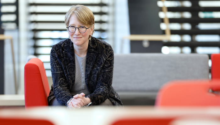 Valérie Roy est professeure à l’École de criminologie et de travail social et directrice scientifique de l’équipe Violence conjugale au sein du centre Recherches appliquées et interdisciplinaires sur les violences intimes, familiales et structurelles. Elle est spécialiste des interventions auprès de personnes auteures de violence conjugale. 