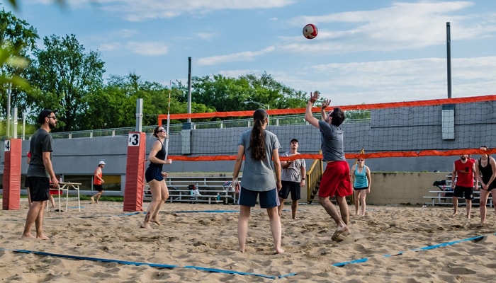 Jusqu'au 9 février, inscrivez vous aux ligues d'été du PEPS. Sept sports sont offerts. 