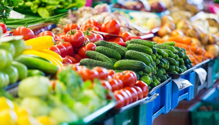 L'insécurité alimentaire ne concerne pas uniquement les personnes qui manquent complètement de nourriture, souligne le responsable du Chantier d'avenir en sécurité alimentaire à la Faculté des sciences de l'agriculture et de l'alimentation de l'Université Laval, elle touche aussi celles qui doivent constamment faire des compromis sur la diversité, la qualité ou la quantité de leur alimentation.