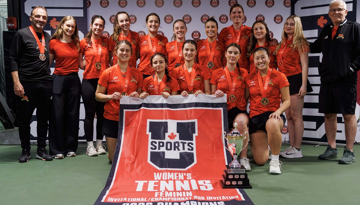 L'équipe féminine de tennis Rouge et Or de l'Université Laval sacrée championne canadienne pour une deuxième année consécutive.