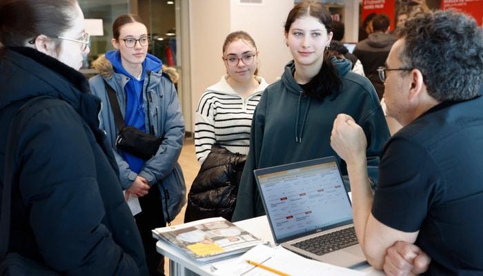 La majorité des personnes en visite souhaitait s'informer sur les programmes d'études et les conditions d'admission.