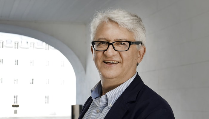 Laurier Turgeon est professeur au Département des sciences historiques et directeur de l'Institut du patrimoine culturel. 