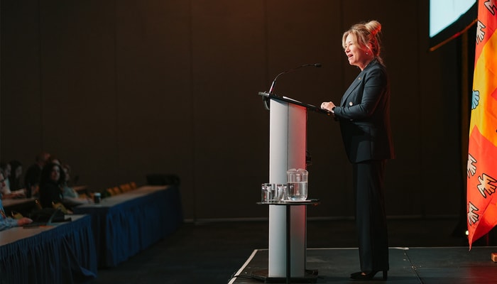Durant son mot d'ouverture, Eugénie Brouillet, vice-rectrice à la recherche, à la création et à l'innovation, a saisi l’occasion pour souligner le 50e anniversaire de reconnaissance par la Commission de la recherche de cinq centres de recherche: le Centre de recherche Cultures – Arts – Sociétés (CELAT), le Centre d'optique photonique et laser (COPL), le Centre d’études nordiques (CEN), le Centre de recherche en aménagement et développement (CRAD) et Québec Océan.