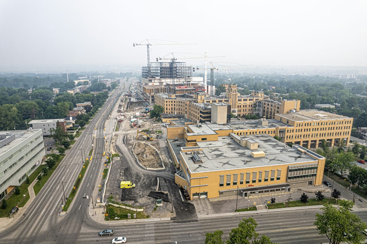 Le gouvernement a récemment annoncé que le coût du nouveau complexe hospitalier de Québec augmentera de 418 M$, pour atteindre près de 2,66 G$, soit une augmentation de plus de 18%.