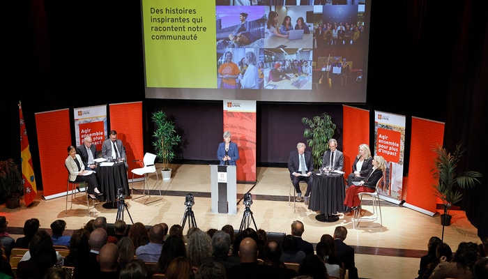 Les membres de l'équipe de direction lors de la présentation du rapport: Cathia Bergeron, vice-rectrice aux études et aux affaires étudiantes, responsable de la santé, René Lacroix, vice-recteur aux infrastructures et à la transformation, François Gélineau, vice-recteur aux affaires internationales et au développement durable, responsable de l'EDI et de la philanthropie, la rectrice Sophie D'Amours, Jean Houde, président du Conseil d'administration, André Darveau, vice-recteur exécutif et aux ressources humaines et aux finances, Eugénie Brouillet, vice-rectrice à la recherche, à la création et à l'innovation, et Anne-Marie-Laflamme, secrétaire générale.
