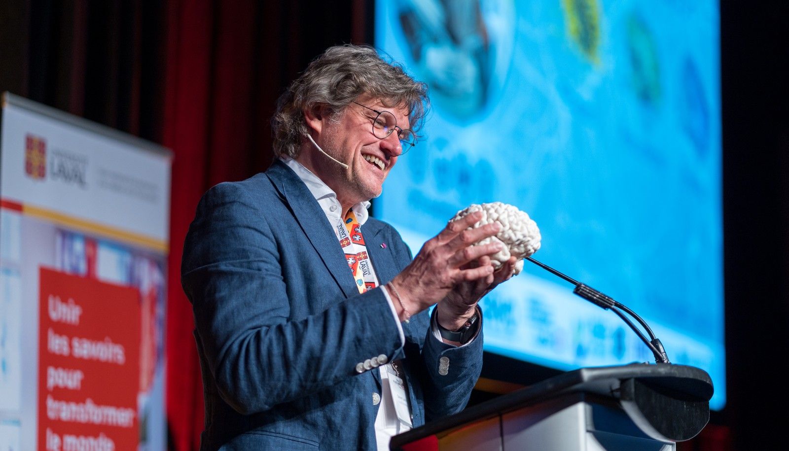 Dans le cadre de l’atelier Oser: imaginer la recherche de demain, Steven Laureys, professeur au Département de médecine, a présenté une communication ayant pour titre «Neuroplasticité: explorer les possibles du cerveau humain».
