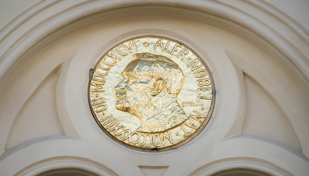 Le prix Nobel de la paix 2025 a été remis le 10 octobre à Maria Corina Machado, cheffe de l’opposition vénézuélienne.