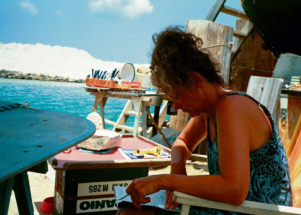 Originaire du Saguenay, Micheline Lévesque a déjà vécu à plusieurs endroits, dontSaint-Martin, une île qu’elle a choisie pour camper l’histoire de son premier roman.