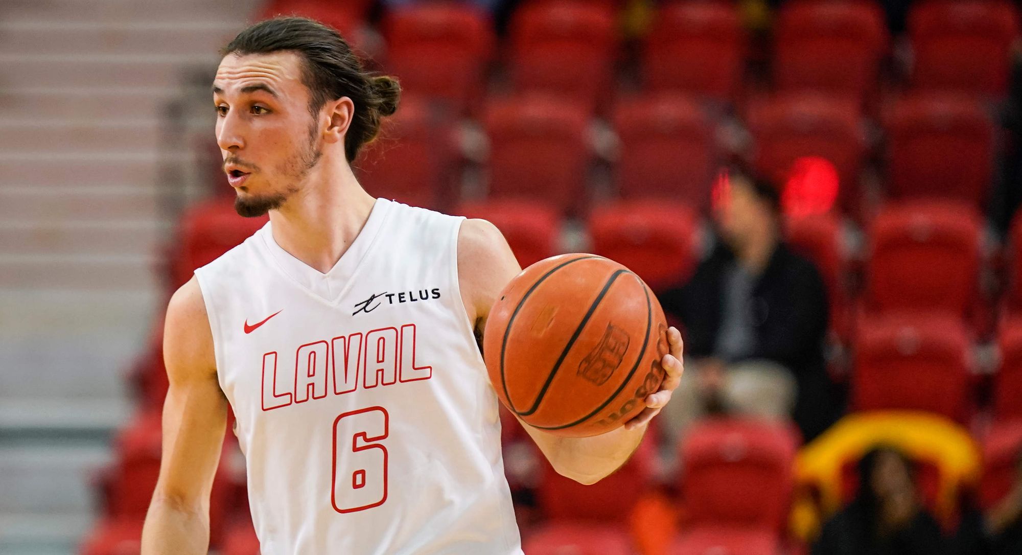 Sidney Tremblay-Lacombe, joueur du club de basketball Rouge et Or.