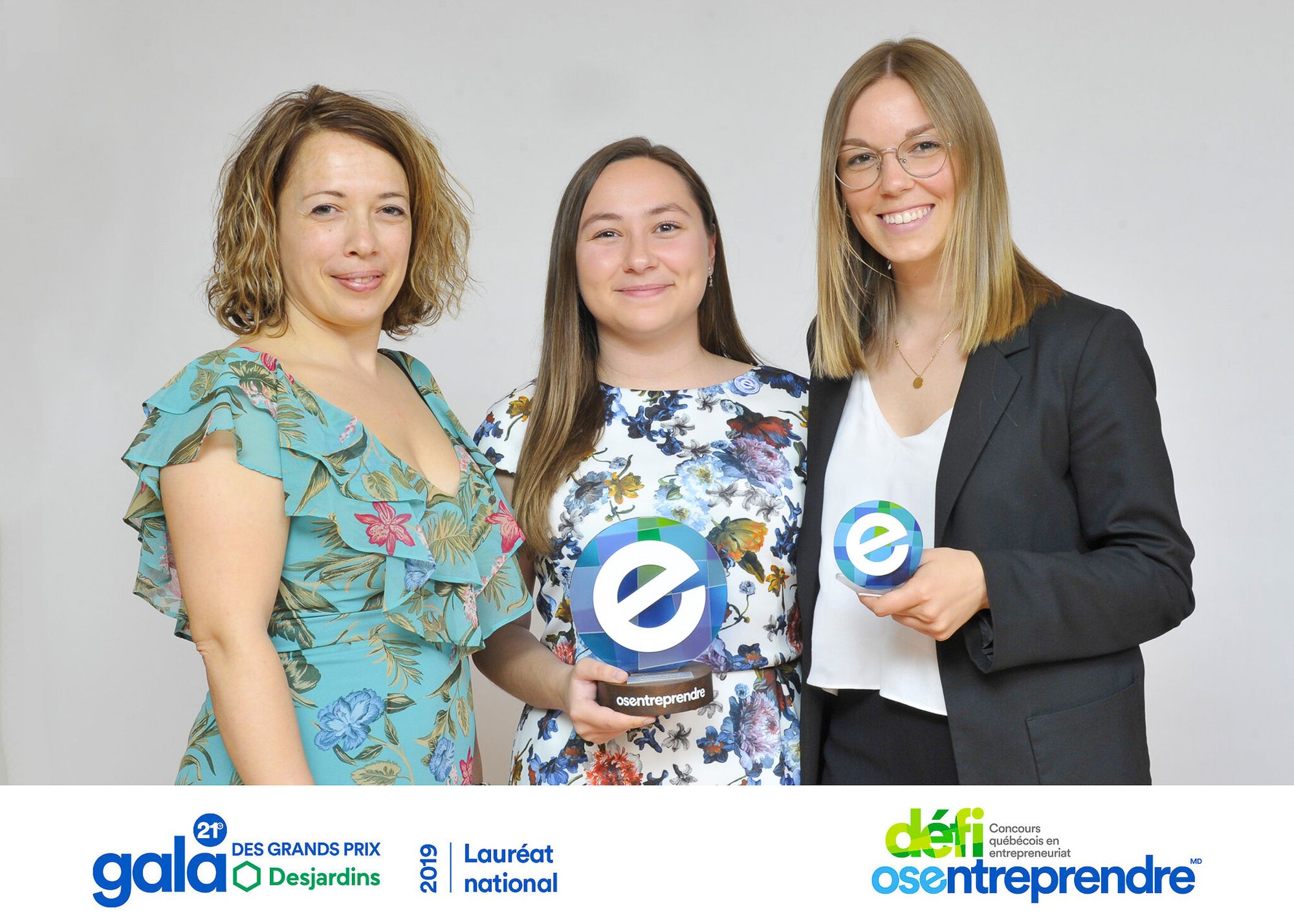 Maryse Gingras, de Futurpreneur Canad, Charlotte Lemieux-Bourque et Ann-Sarah Demers de BALEIN’eau