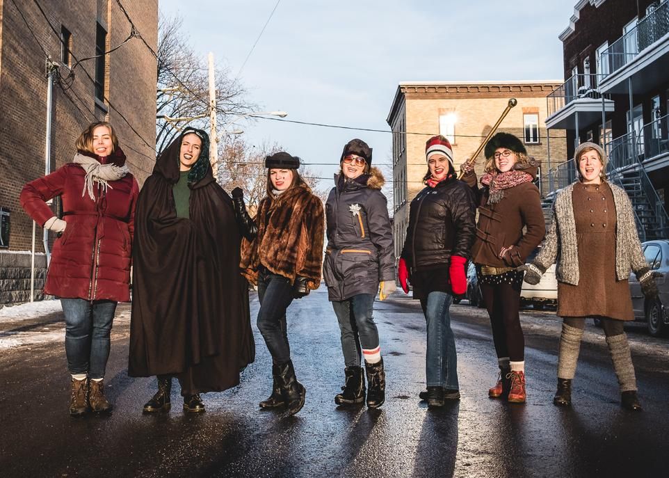 Les duchesses de la Revengeance 2019 (de droite à gauche): Joëlle, duchesse de Limoilou, Fre Lépine, duchesse du Vieux-Limoilou, Mélissa Roch-City, duchesse de Saint-Roch, Andréanne Fémini-Bof, duchesse de l'île d'Orléans, Andréanne Virgule, duchesse de Lévis, Myriam, duchesse de Saint-Sauveur et Hélène Matte, duchesse de Saint-Jean-Baptiste