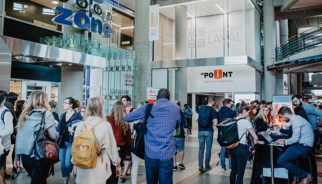 Hall d’entrée des pavillons Maurice-Pollack et Alphonse-Desjardins lors de la rentrée universitaire d’automne de 2019. Le 6 septembre prochain, l’endroit retrouvera l’animation qui prévalait autrefois.