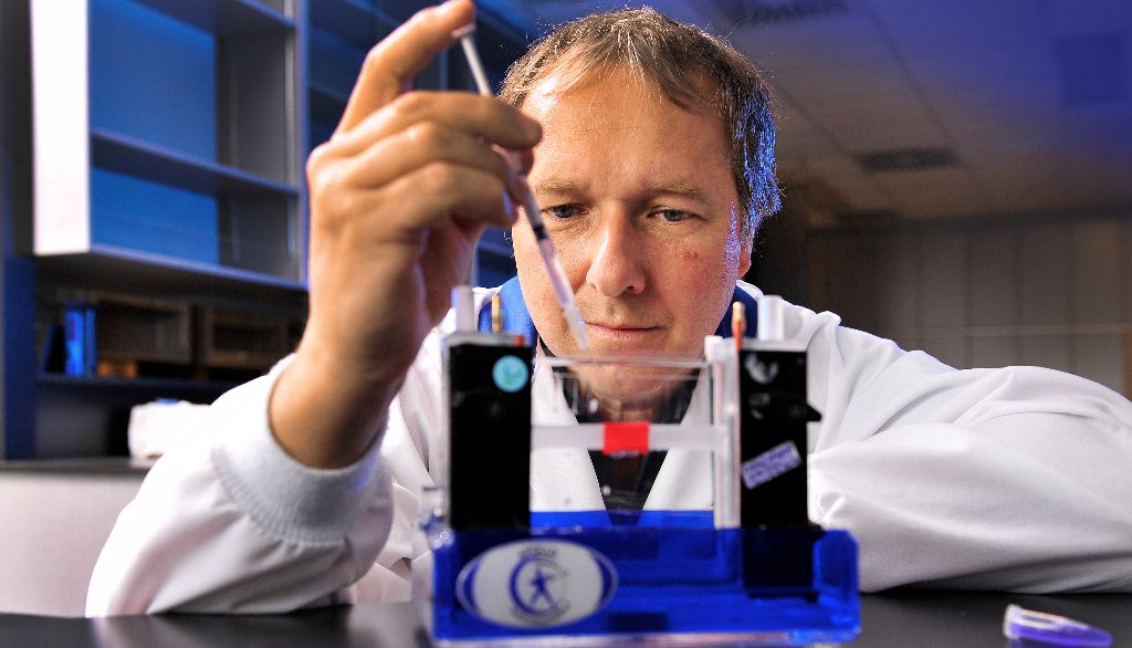 <p>Denis Leclerc a piloté la demande d'équipement faite à la Fondation canadienne pour l'innovation et au gouvernement du Québec. Les cosignataires de la demande sont Guy Boivin, Denis Boudreau, Louis Flamand et Gary Kobinger.</p>