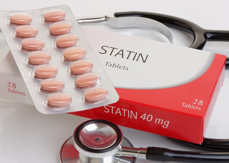 Les statines sont prescrites pour traiter le rétrécissement ou l'occlusion des artères chez les gens qui ont eu des événements cardiovasculaires ou chez ceux qui veulent les prévenir. Dans ce dernier groupe, l'efficacité du traitement dépend du risque cardiovasculaire de chaque patient.