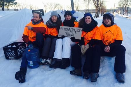 <p>Audrey Ann Lavoie, Maude Soares, Guillaume Larose, Élisabeth Sirois et Jeanne Lauzon-Rhéaume, qui ne se connaissaient pas avant de participer au projet, ont vécu une expérience qu'ils ne sont pas près d'oublier.</p>