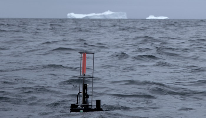 <p>Voici l'un des quatre profileurs Argo déployés dans la mer de Baffin par l'équipe de chercheurs. Ces instruments sont munis d'un système qui leur permet d'éviter d'entrer en collision avec des glaces lorsqu'ils font surface au printemps.</p>