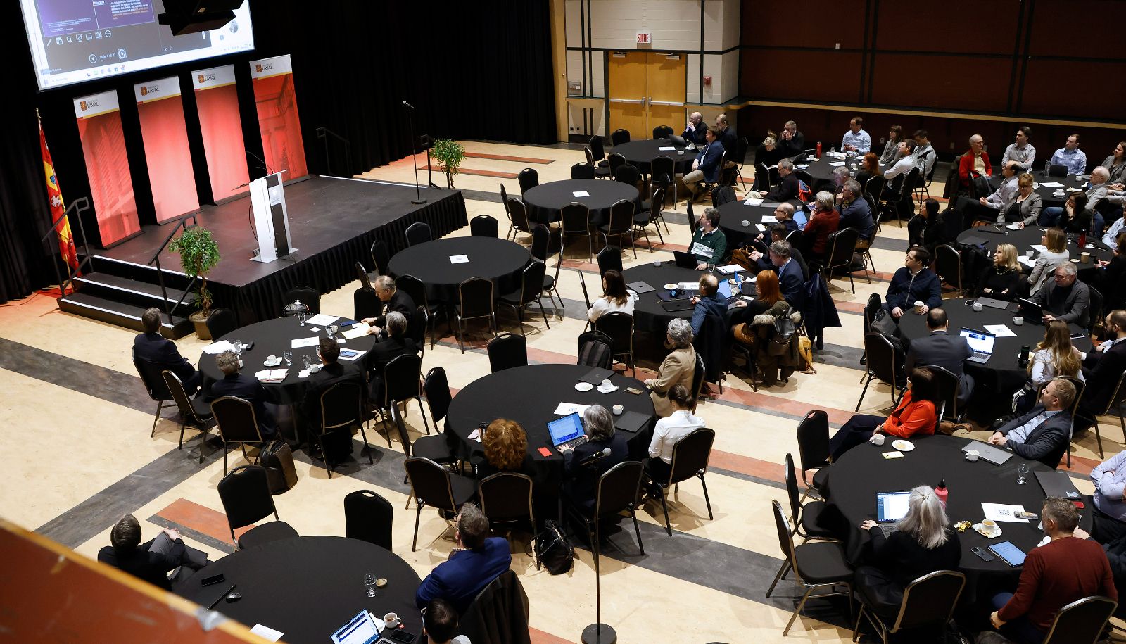 <p>Environ 170 gestionnaires de l'Université Laval étaient rassemblés le mardi 27 février au Grand Salon du pavillon Maurice-Pollack.</p>