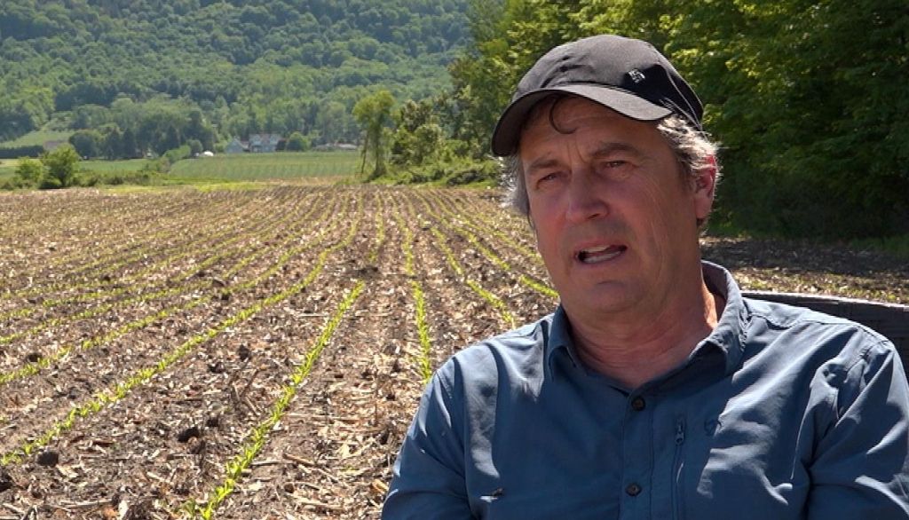 «Il faut reconnaître et raffermir l’importance du transfert des connaissances, accroître la collaboration entre les chercheurs et les vulgarisateurs du MAPAQ, sortir les influences commerciales et corporatistes, et ne pas hésiter à dénoncer les situations où il y a ingérence», propose l'agronome Louis Robert.